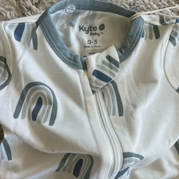 - Kyte BABY Zippered Footie in Fog Rainbow NWT - Picture 2 of 5